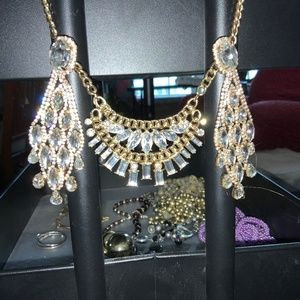 Chandelier earrings tiered chandelier goldtone with matching necklace P0014